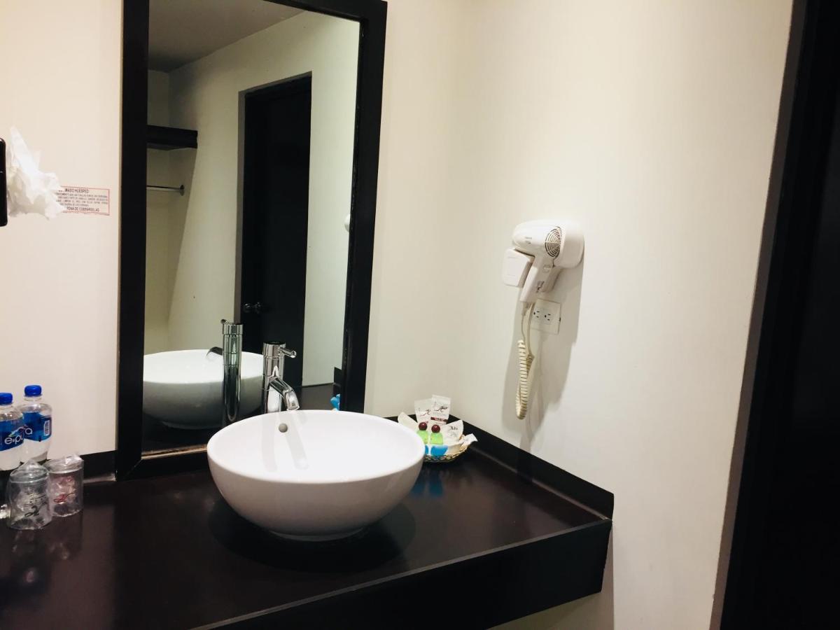 Hotel California เม็กซิโกซิตี้ ภายนอก รูปภาพ